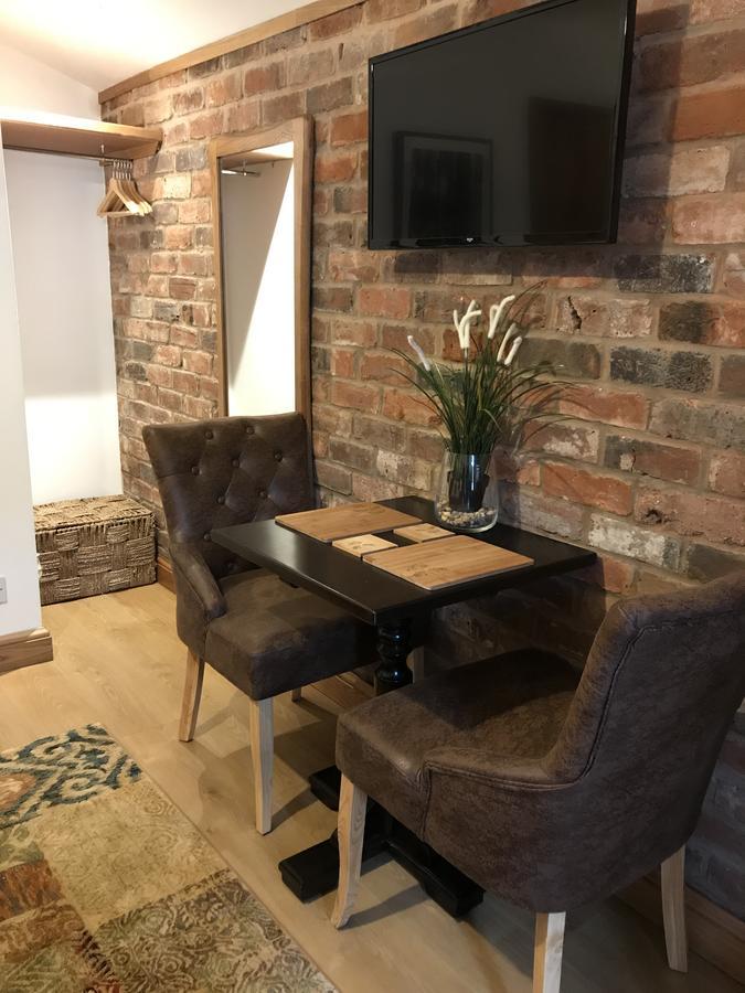 Boutique Garden Lodge @ The Larches Wolverhampton Zewnętrze zdjęcie